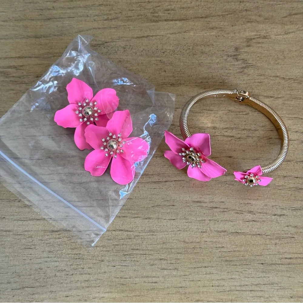 Lilly Pulitzer Pink Floral Earrings - Picture 5 of 13